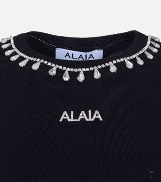 Close-up of Black blouse with decorated collar - CLAIENTE