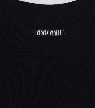 Close-up of Black ribbed cotton t-shirt - CALIENTE